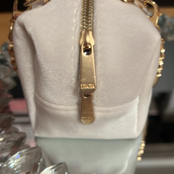 ⭐️Dior  Pouch with Double Zipper and Gold Handles Attached - Picture 7 of 11